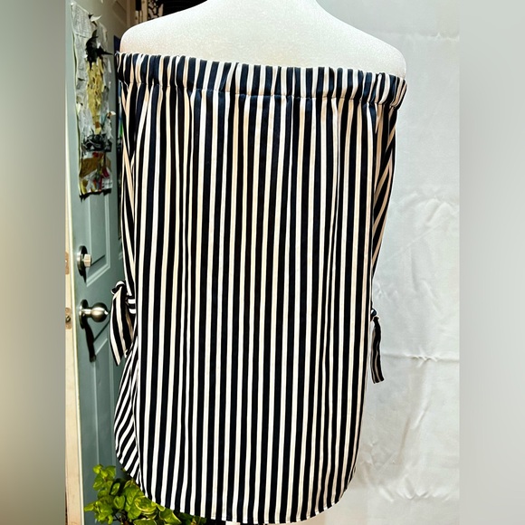 H&M Women’s Blouse Top Size 12 Blue & White Striped 3/4 Sleeves - Picture 6 of 8